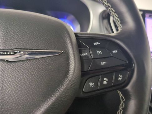 Used 2021 Chrysler Pacifica Touring-L w/ Uconnect Theater Family Group FWD image 35
