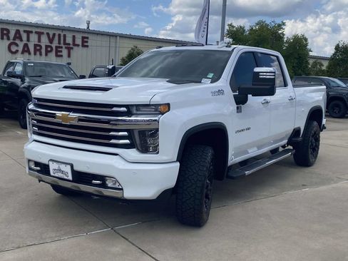 Used 2020 Chevrolet Silverado 2500 High Country w/ Technology Package AWD/4WD image 3