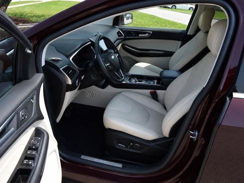 Used 2019 Ford Edge Titanium w/ Equipment Group 301A FWD image 11