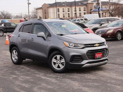 Used 2020 Chevrolet Trax LT image 2