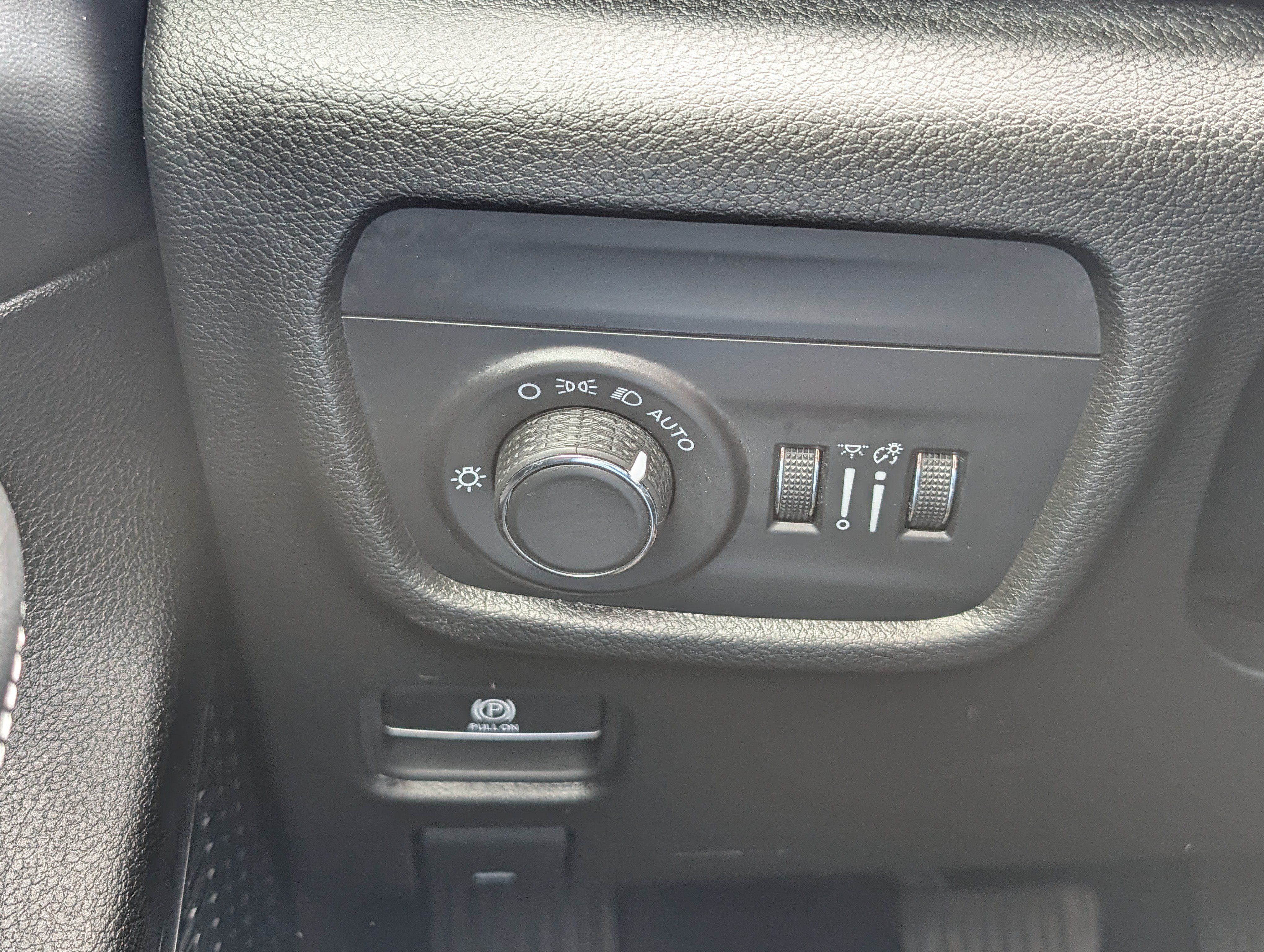 Used 2023 Jeep Grand Cherokee Altitude AWD/4WD image 26