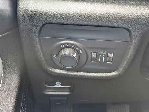 Used 2023 Jeep Grand Cherokee Altitude AWD/4WD image 26