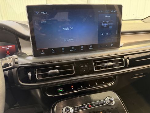 Used 2023 Lincoln Nautilus FWD w/ Premium Package image 17