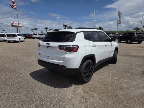 New 2026 Jeep Compass Latitude image 7