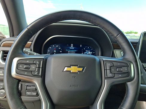 Used 2024 Chevrolet Suburban Premier w/ Premium Package AWD/4WD image 20