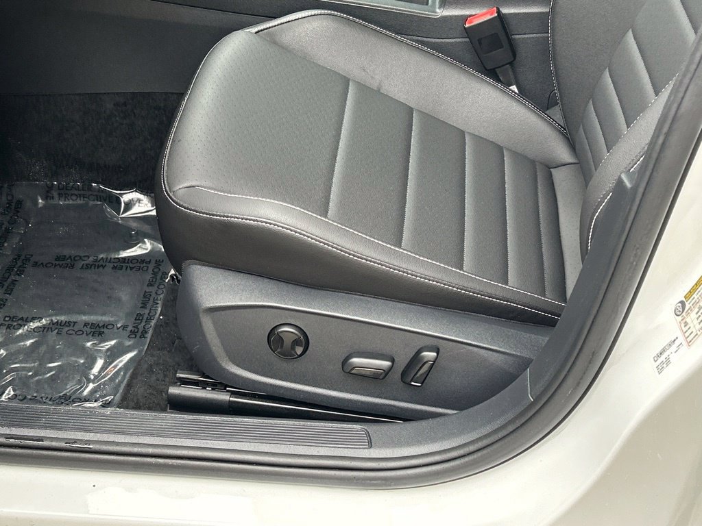 Certified 2024 Volkswagen Jetta SE FWD image 16