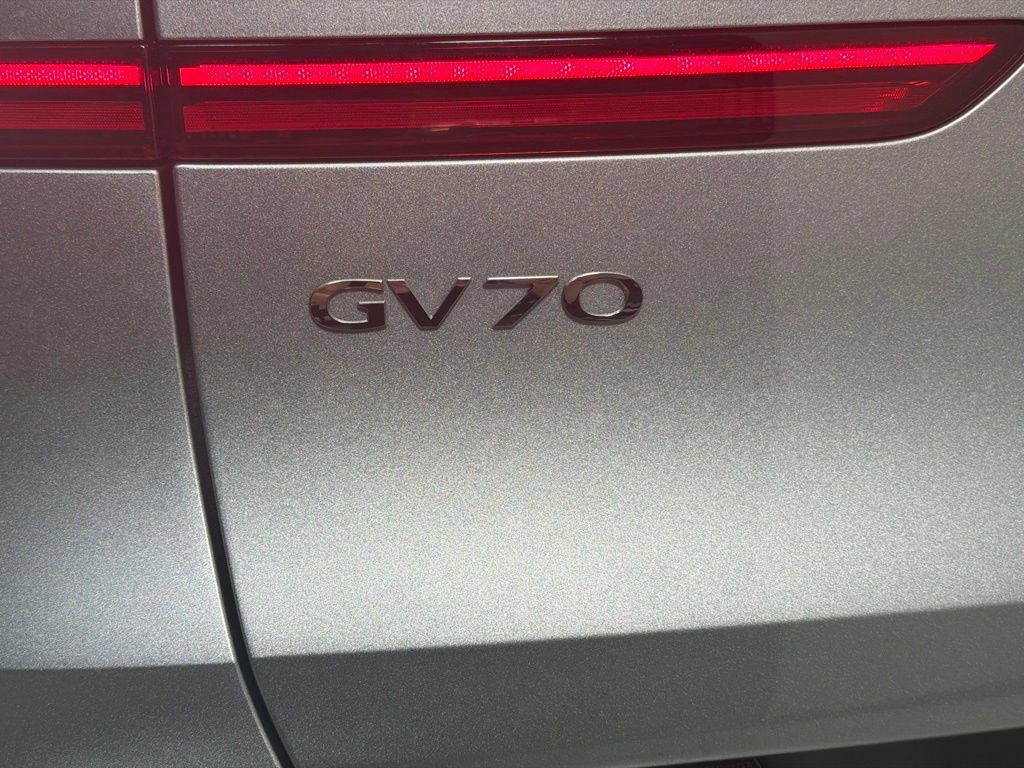 Used 2023 Genesis GV70 2.5T w/ Advanced Package AWD/4WD image 10