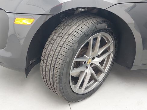 Certified 2026 Porsche Macan AWD/4WD image 35
