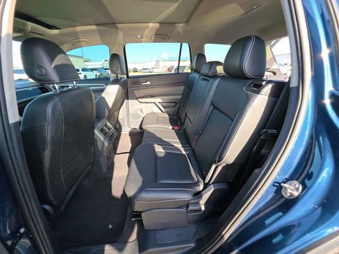 Used 2022 Volkswagen Atlas SEL R-Line AWD/4WD image 4