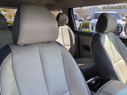Used 2016 Kia Sedona EX image 7