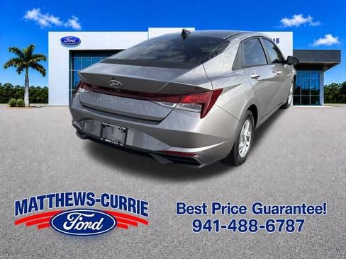 Used 2021 Hyundai Elantra SE w/ Cargo Package FWD image 4