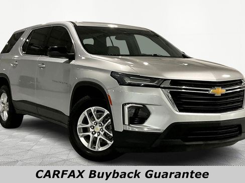 Used 2022 Chevrolet Traverse LS image 3