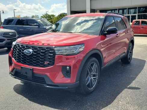 Used 2025 Ford Explorer ST RWD image 3
