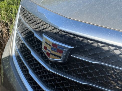 Used 2018 Cadillac XT5 Premium Luxury w/ LPO, Black Ice Package FWD image 6