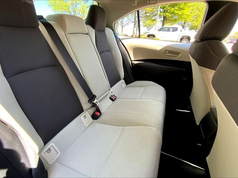 Used 2022 Toyota Corolla LE image 19