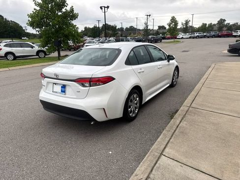 Used 2025 Toyota Corolla LE FWD image 4