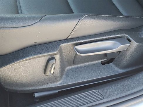 Used 2015 Volkswagen Golf S image 16