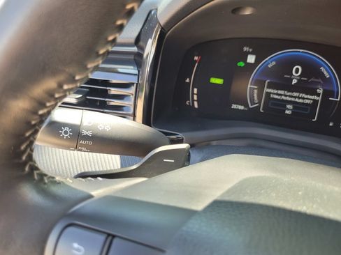 Used 2025 Toyota Camry SE FWD image 25