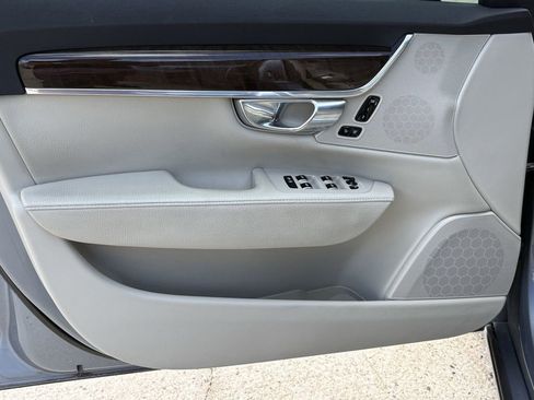 Used 2018 Volvo S90 T5 Momentum w/ Convenience Package FWD image 10