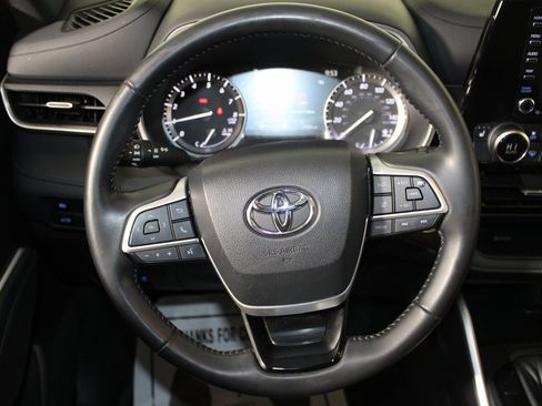Used 2022 Toyota Highlander XSE image 15
