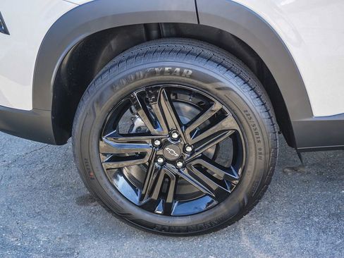 New 2026 Chevrolet Trax ACTIV w/ Sunroof Package FWD image 8