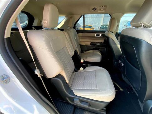 Used 2020 Ford Explorer XLT RWD image 18