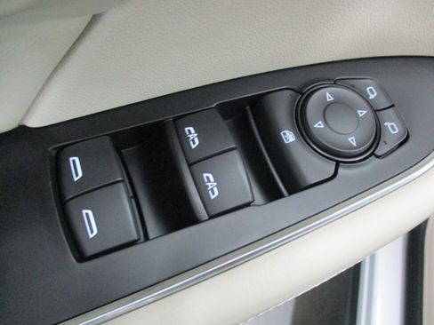 Used 2023 Buick Envision Essence image 16