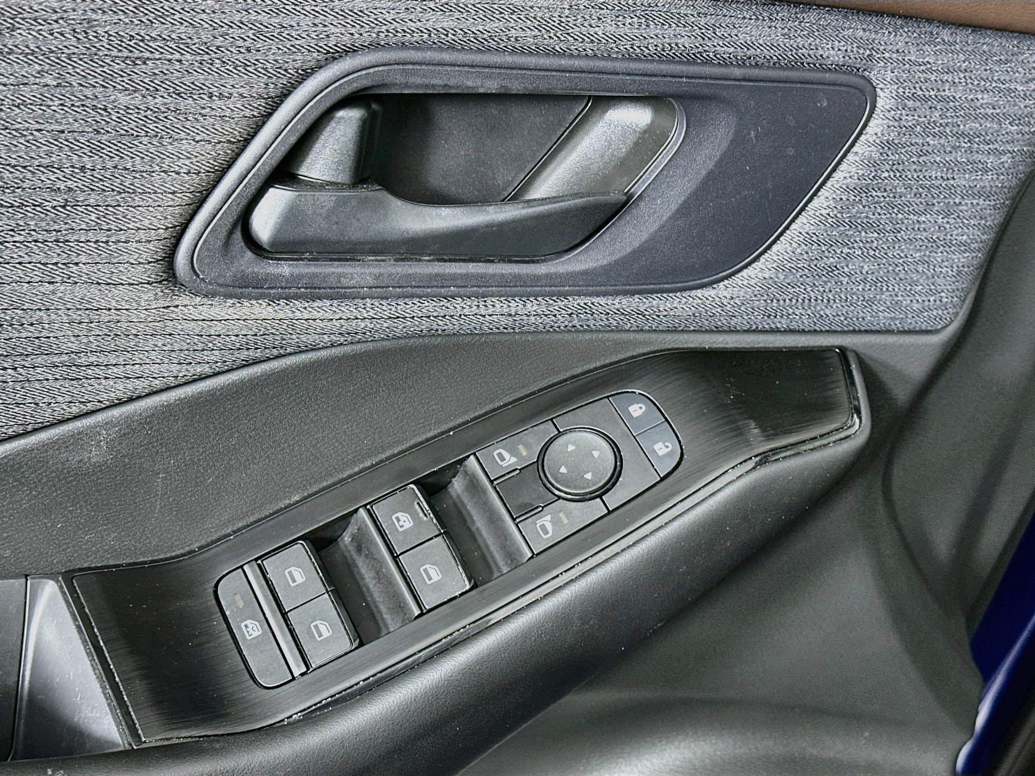 Used 2023 Nissan Rogue S FWD image 15