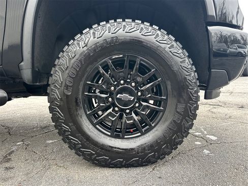 Used 2024 Chevrolet Silverado 2500 ZR2 w/ Technology Package image 13