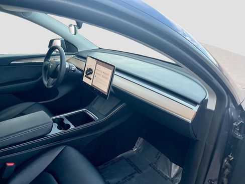 Used 2023 Tesla Model Y Long Range image 29