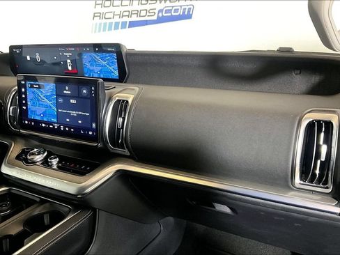 Certified 2025 Ford Expedition Platinum AWD/4WD image 12