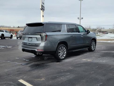 New 2026 Chevrolet Suburban Premier image 3