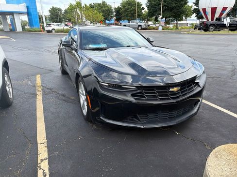 Used 2019 Chevrolet Camaro LT RWD image 5