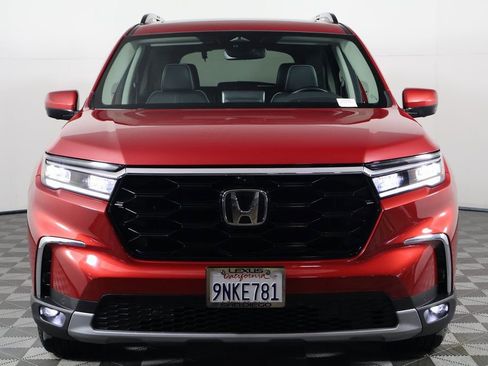 Used 2025 Honda Pilot Elite image 2