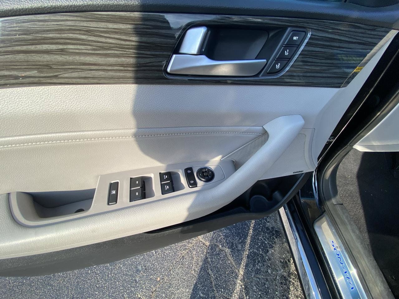 Used 2015 Hyundai Sonata Limited w/ Option Group 06 FWD image 20