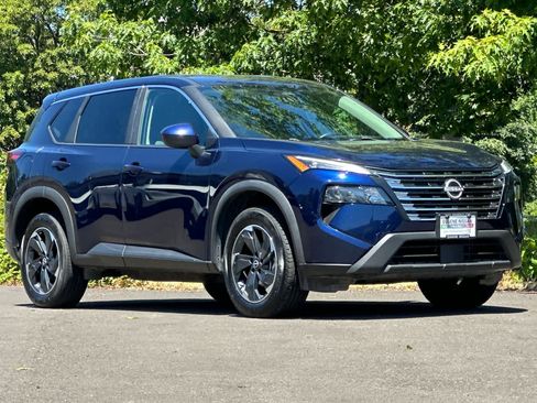 Used 2024 Nissan Rogue SV AWD/4WD image 9