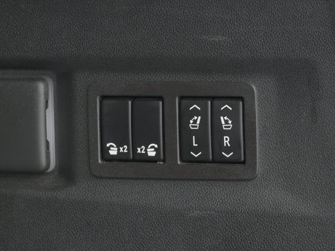 Used 2023 GMC Yukon AT4 w/ AT4 Premium Package AWD/4WD image 37