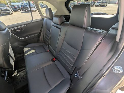 Used 2019 Toyota RAV4 Limited image 18