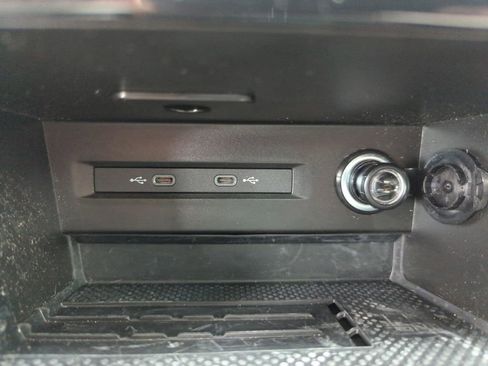 Used 2025 Volkswagen Taos SE w/ Panoramic Sunroof Package AWD/4WD image 33