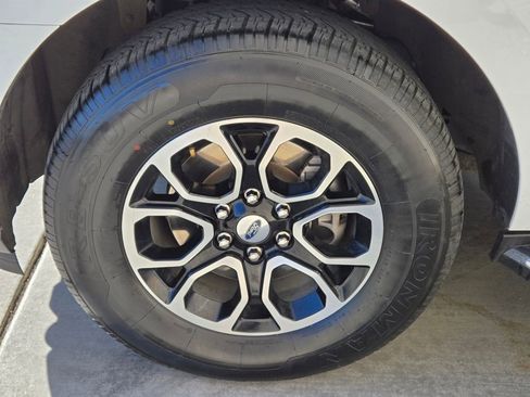 Used 2023 Ford Expedition Max XLT image 5