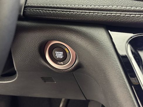 New 2027 Chrysler Pacifica Select FWD image 31