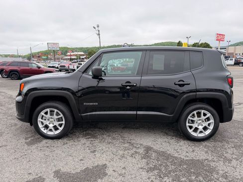 Used 2023 Jeep Renegade Latitude AWD/4WD image 3