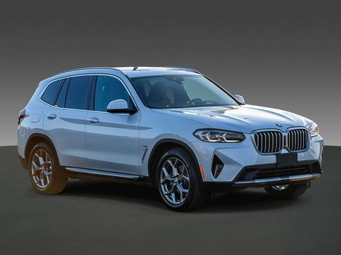 Used 2023 BMW X3 xDrive30i w/ Premium Package image 5