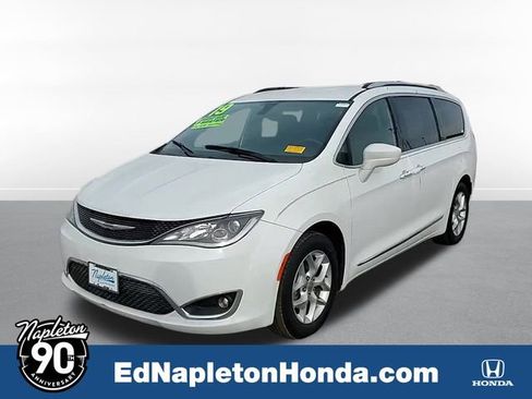 Used 2019 Chrysler Pacifica Touring-L image 1