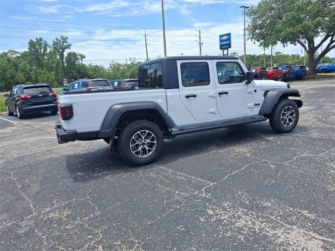New 2025 Jeep Gladiator Sport image 4