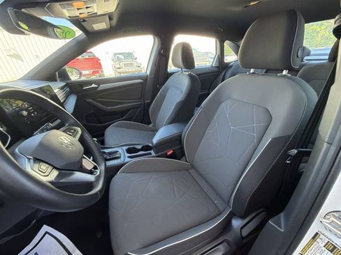 Used 2025 Volkswagen Jetta Sport FWD image 20