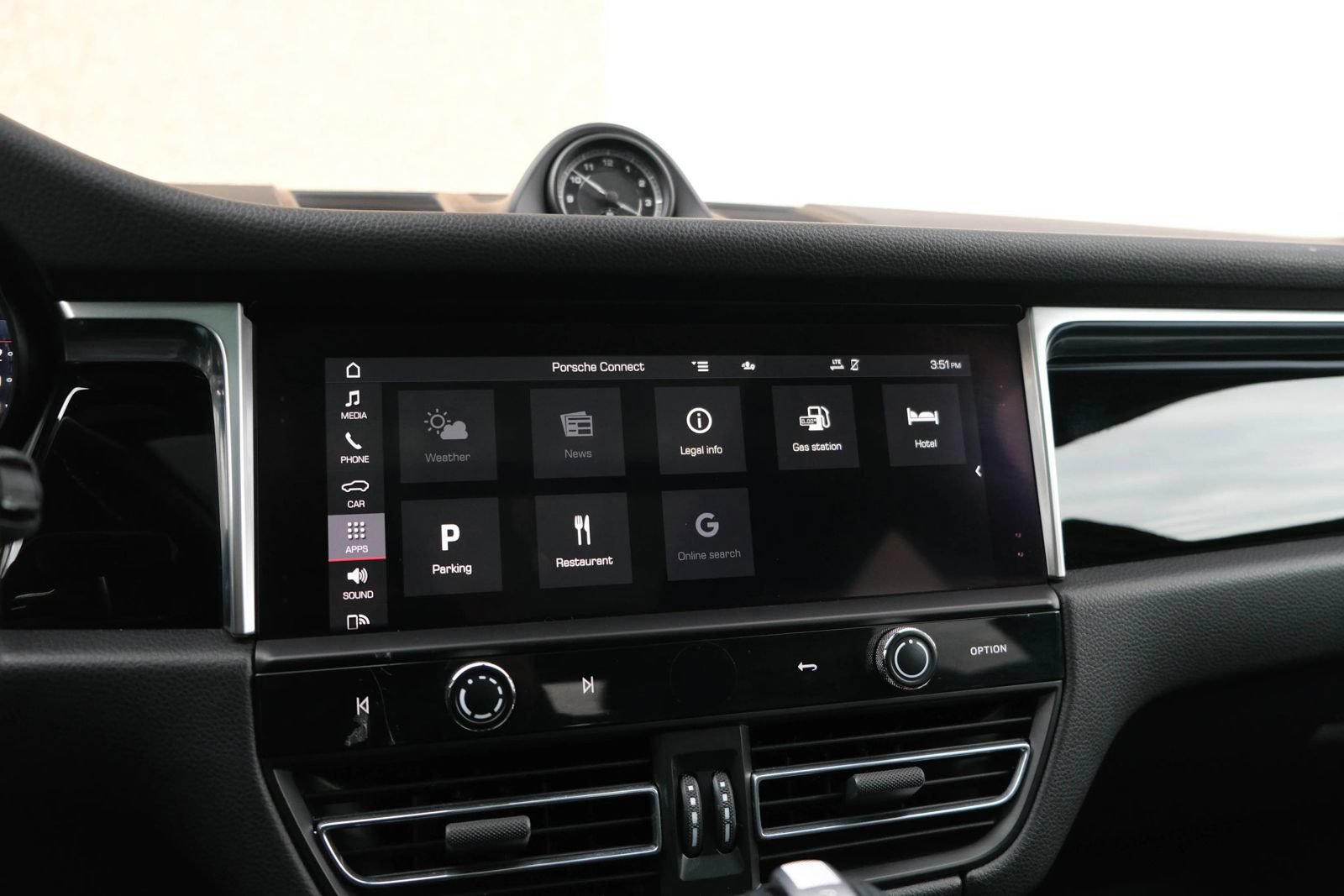 Used 2022 Porsche Macan w/ Premium Package Plus AWD/4WD image 41