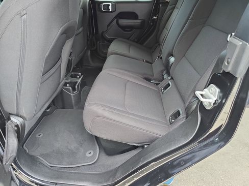 Used 2022 Jeep Gladiator Sport image 18