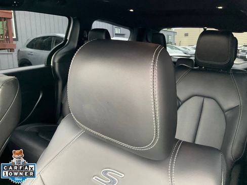 Used 2023 Chrysler Pacifica Touring-L w/ S Appearance Package FWD image 19