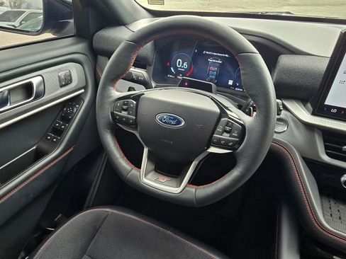Used 2025 Ford Explorer ST image 41